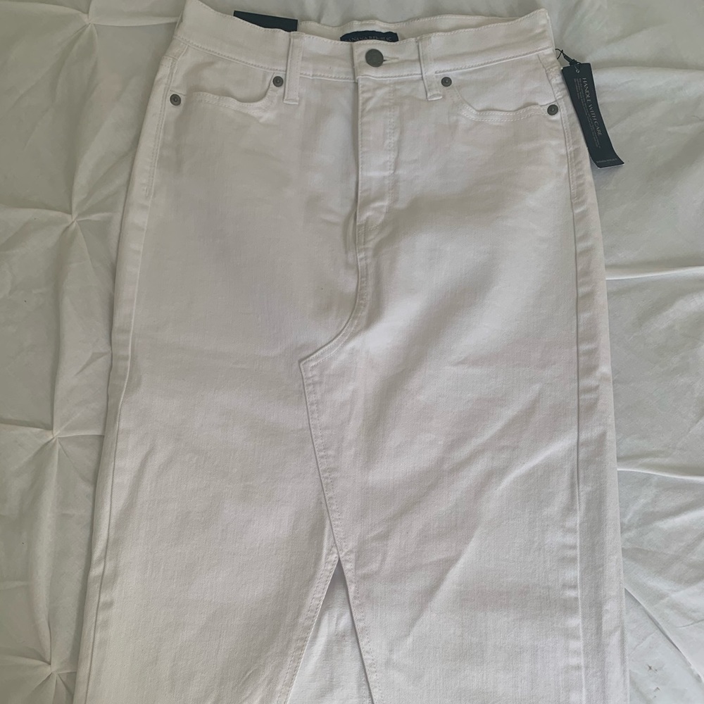 COPY - BANANA REPUBLIC WHITE DENIM SKIRT 🌟 NWT 🌟